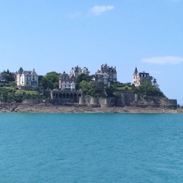 Dinard bretagnesite