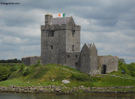 Dunguaire castle